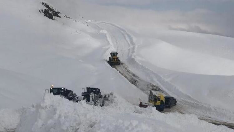 Van’da Kar Yağışı Sürüyor 270 yere ulaşım sağlanamıyor
