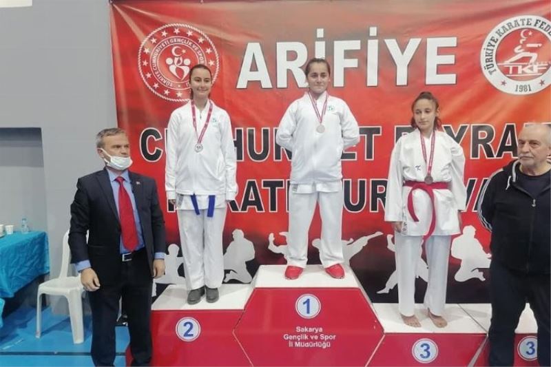 İzmitli Karateciler Cumhuriyet Şampiyonası’ndan 27 madalya ile döndü 