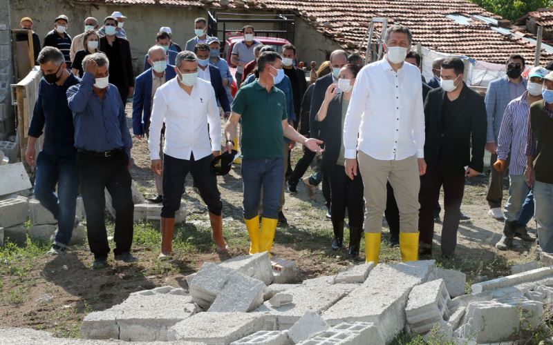 Ankara Gölbaşı’nda selden etkilenen Emirler’e Bakan Selçuk’tan ziyaret
