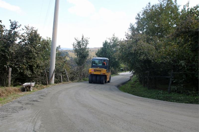 “Sakarya Akyazı’da 50 kilometrelik güzergâhlar beton yol ile yenilenecek”