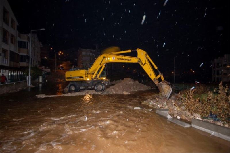 İzmir Dikili yağmurdan olumsuz etkilendi