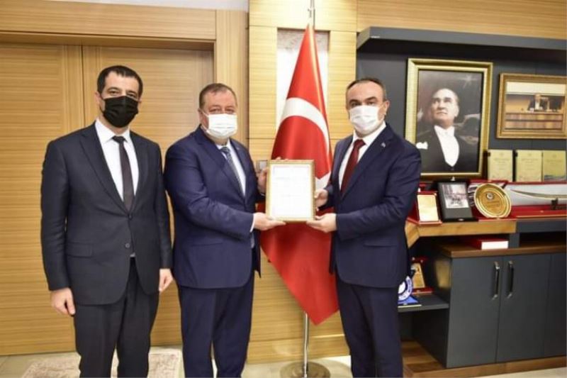 Başkan Ramazan, zeytinyağının coğrafi işaret belgesini Vali Soytürk