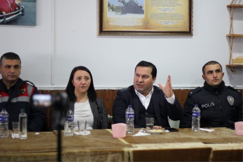 Bilecik’in Pazaryeri Kaymakamı Ferhat Altay Halk Gününde vatandaşların sorunlarını dinledi  