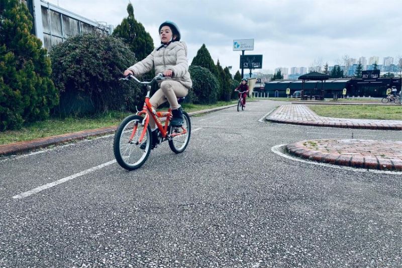 Kocaeli İzmit Belediyesinden öğrencilere ‘Bisiklet ile Trafik Eğitimi’