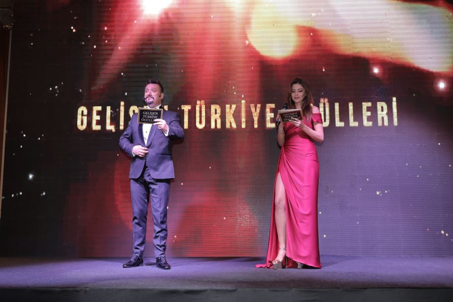 İstanbul’da düzenlenen Gelişen Türkiye Ödülleri sahiplerini buldu. Birçok kategoride 2022 yılının ‘En İyileri’nin belirlendiği törende, önemli isimler ödüle layık görüldü.