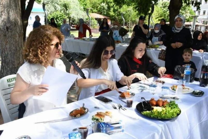 Bursa’da kadınlardan yemek yapımında kıyasıya yarıştı