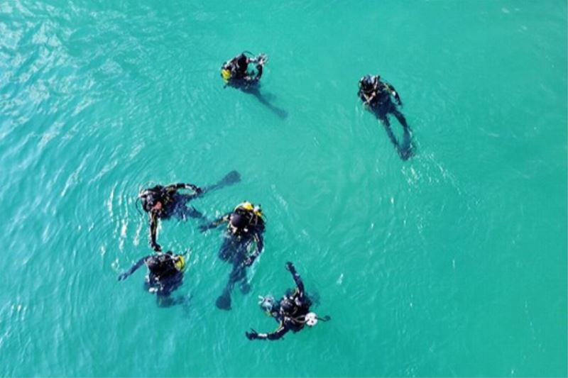 Su altı polisleri Adana Seyhan Gölü