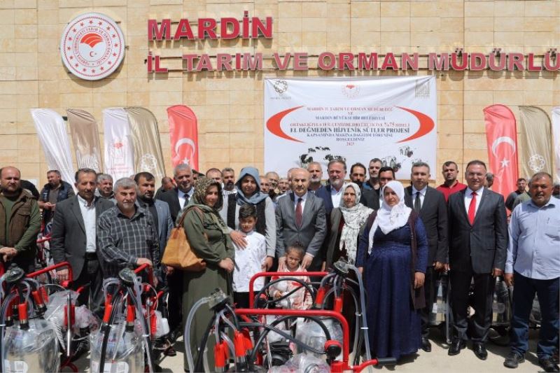 Mardin Valisi Mahmut Demirtaş süt sağım makinası dağıttı