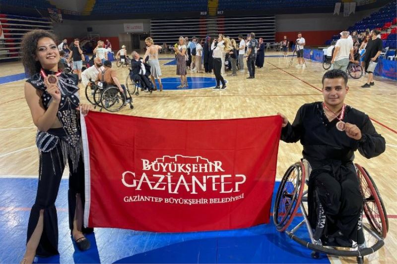 Gaziantepli engelli dansçı şehre üçüncülükle döndü
