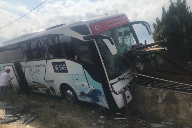 Bursalıların otobüsü kültür turu dönüşünde kaza yaptı: 1 ölü,  8 yaralı