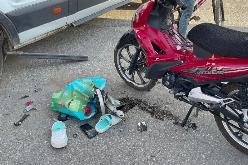 Adıyaman’da minibüs ile motosiklet çarpıştı: 2 yaralı