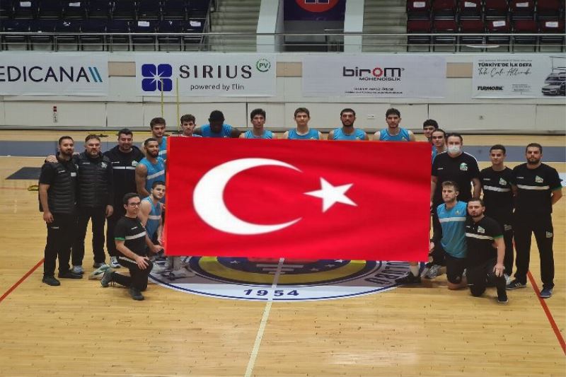 Çekişmeli maçın galibi Akran Gemlik Basketbol