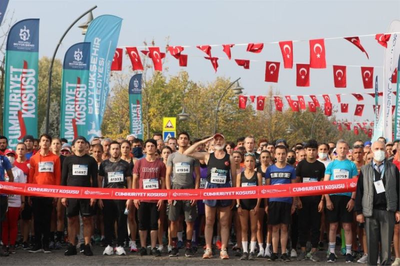 Manisalı atletizm sporcusu Bayar, Cumhuriyet Koşusunda 2. oldu 