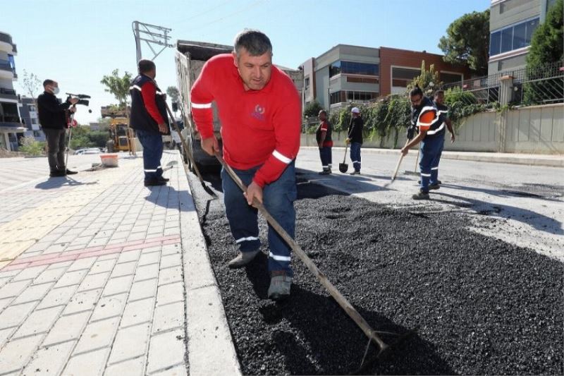 İzmir Gaziemir’de asfalt atağı