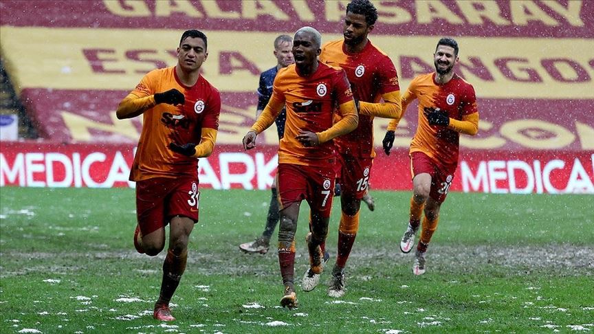 Galatasaray, liderliği bırakmadı