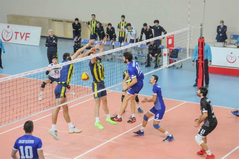 Bursa Karacabey Belediyespor voleybolda doludizgin