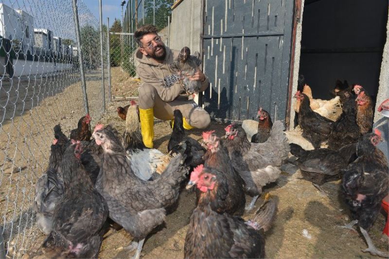 Ünlü sanatçı Mehmet Çevik, çizmeleri giyerek hayalini gerçeğe çevirdi