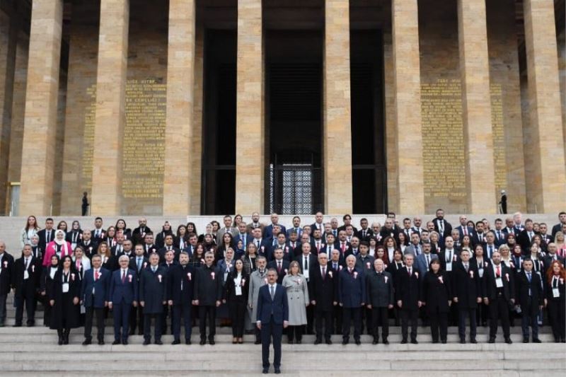 Bakan Özer öğretmenlerle Anıtkabir