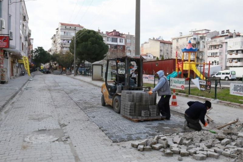 Balıkesir Edremit Belediyesi dört koldan yol yapıyor 
