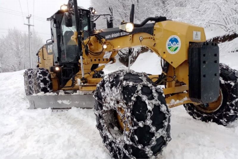 Sakarya Büyükşehir kar mesaisinde: 63 mahallede okul yolları açıldı