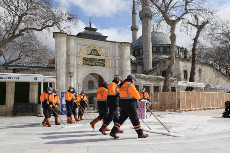 İstanbul Eyüpsultan gül suyu ile yıkandı