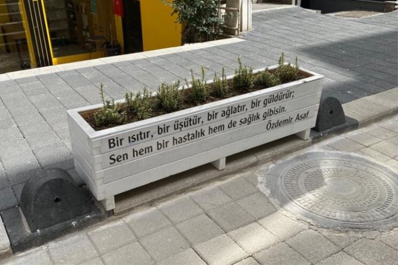 İzmit Belediyesi ile şiir sokakta!