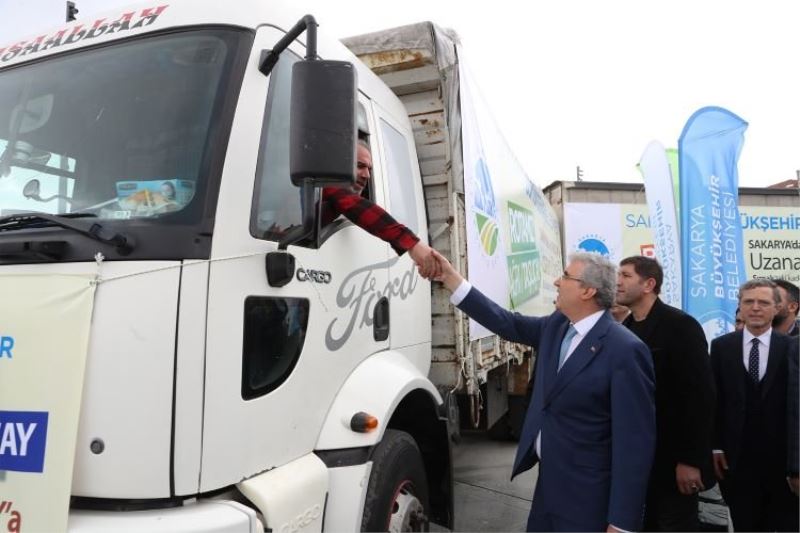 Sakarya Büyükşehir’in yardım tırları dualarla uğurlandı