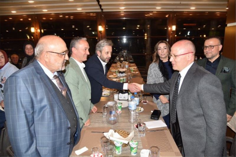 AK Parti Bursa Nilüfer İlçe teşkilatı iftar düzenledi