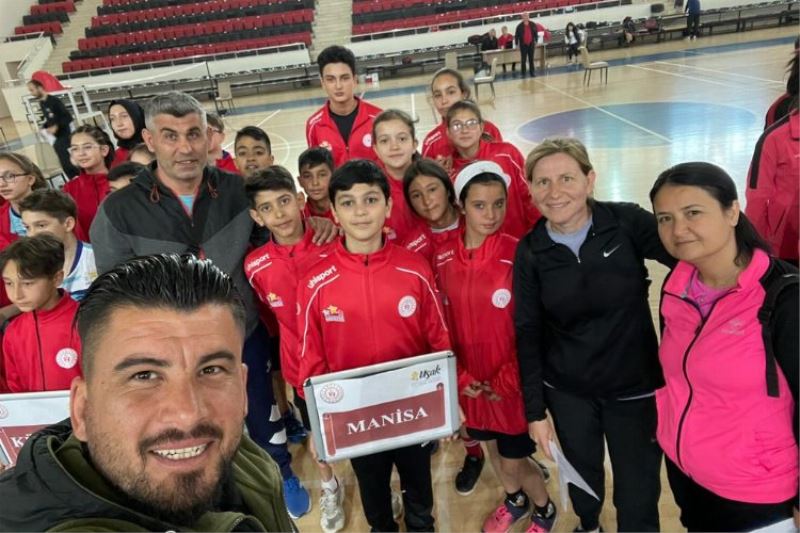 Manisalı badmintoncular çeyrek finalde