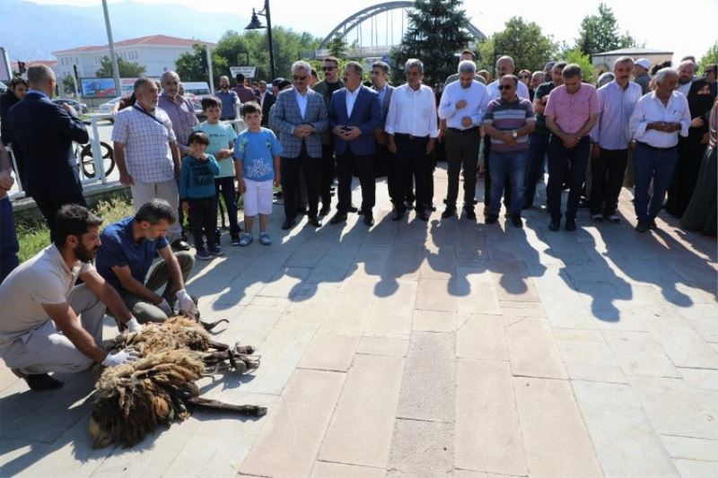 Erzincanlı hacı adaylar kutsal topraklara uğurlandı