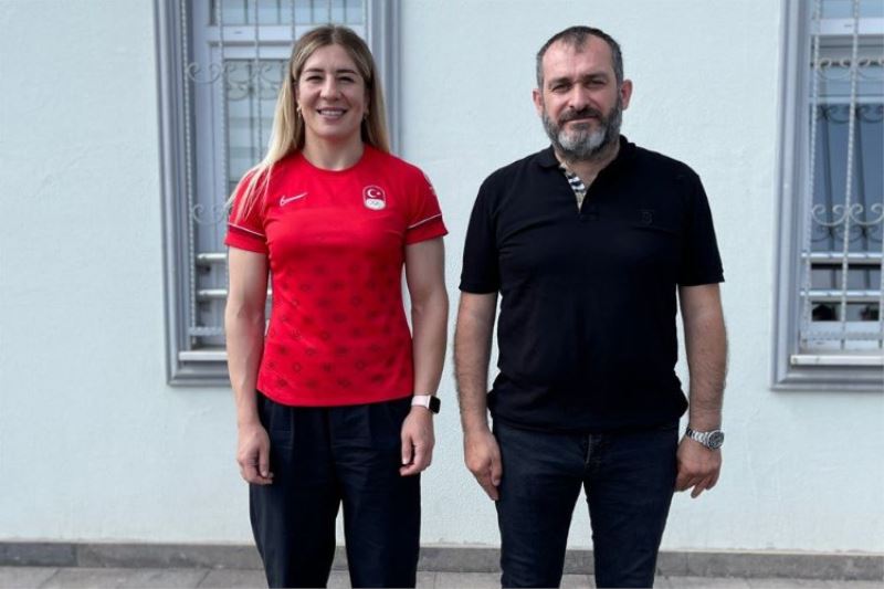 Milli güreşçi Adar