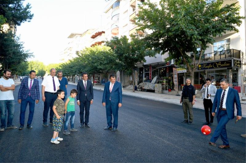 İpek Caddesi ışıl ışıl parlıyor