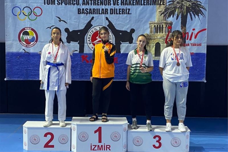 Manisalı karateciler İzmir