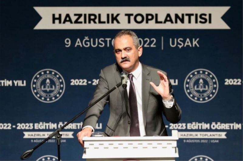 Bakan Özer Uşak