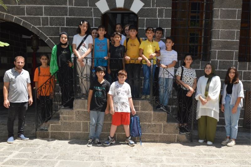 Bilgievi öğrencileri müzeleri gezdi
