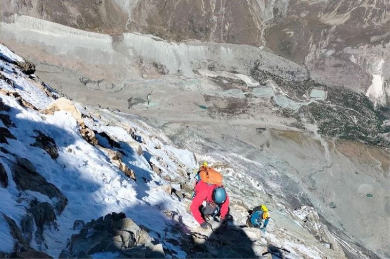 Bursalı dağcılar Alpler’in zirvesine çıktı