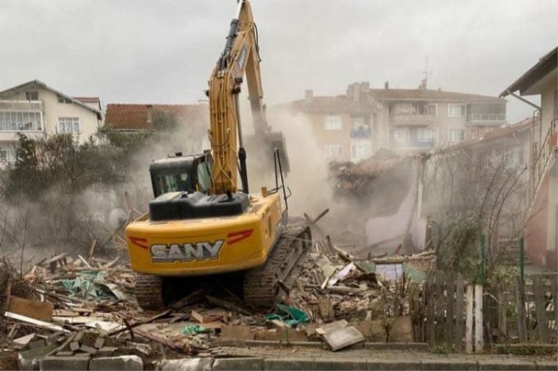 Gölcük riskli yapılardan arındırılıyor