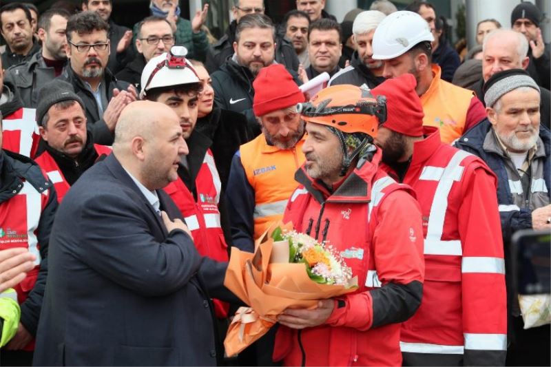 İZBAK kahramanları İzmit’e döndü