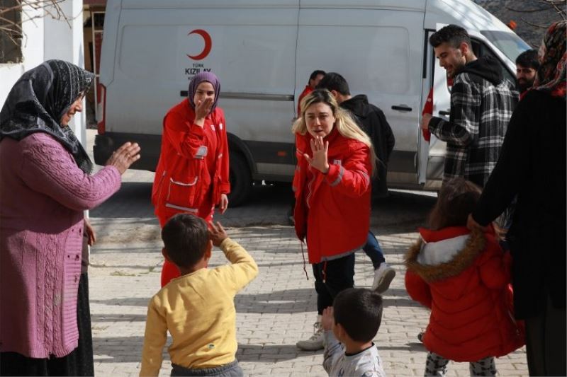 Kızılay afet bölgelerinde çocuk dostu alanlar kuruyor