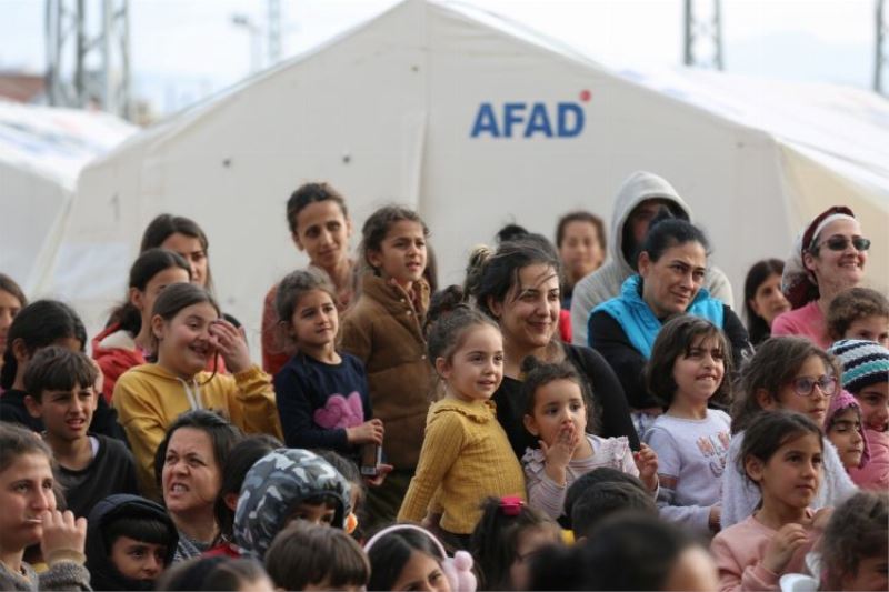 Depremzede çocuklar yeniden gülmeye başladı