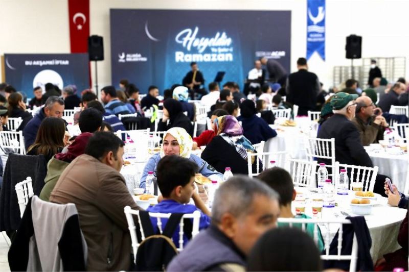 Aliağalılar ilk iftarda bir araya geldi