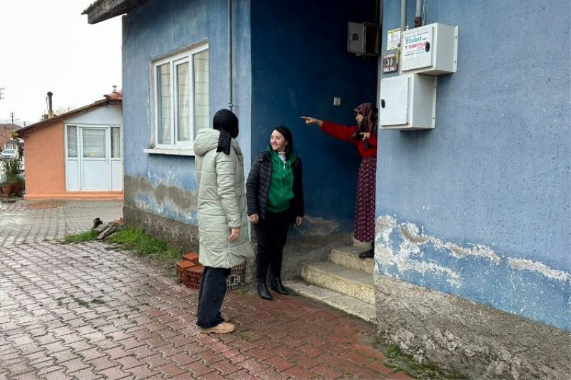 Kadın başkan kapı kapı bereketi çoğaltıyor