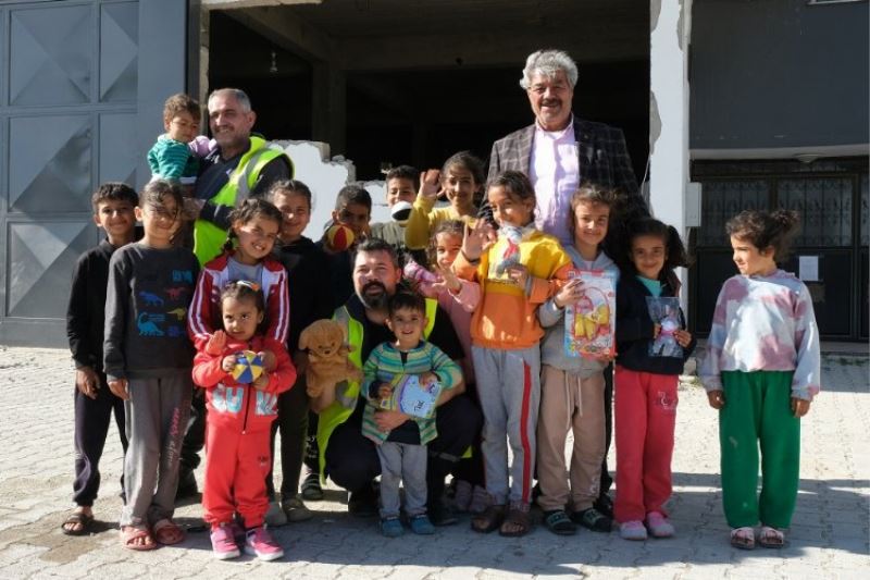 Oyuncaklar depremzede çocukların ilacı