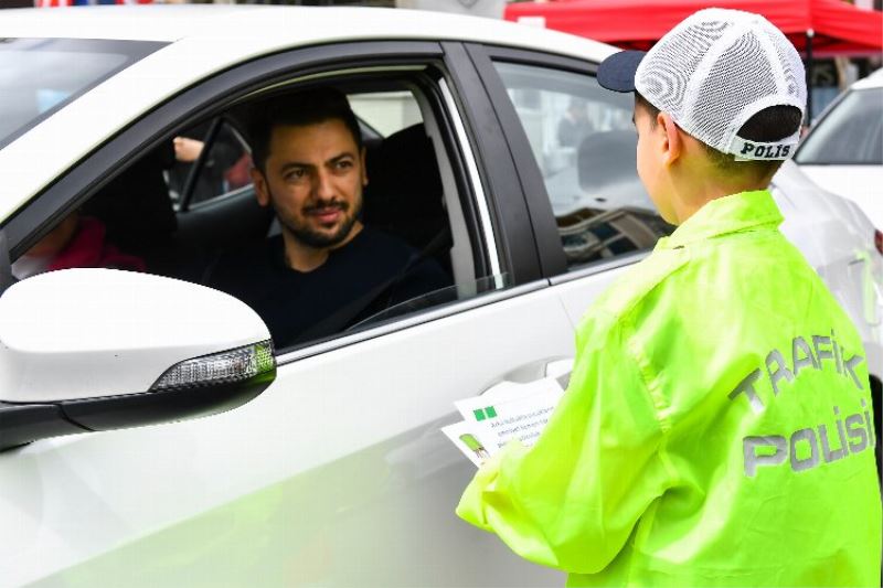 Çocuk Meclisi Üyeleri trafik polisi oldu