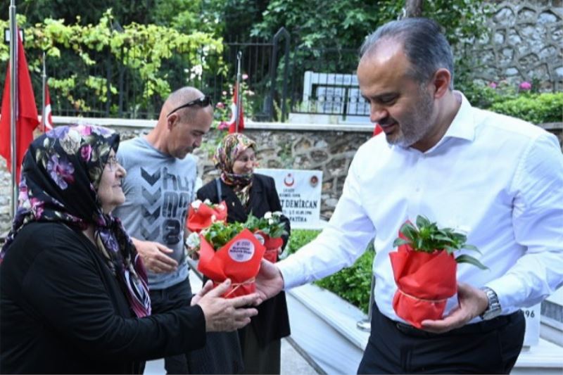 Şehitlikte bayram hüznü