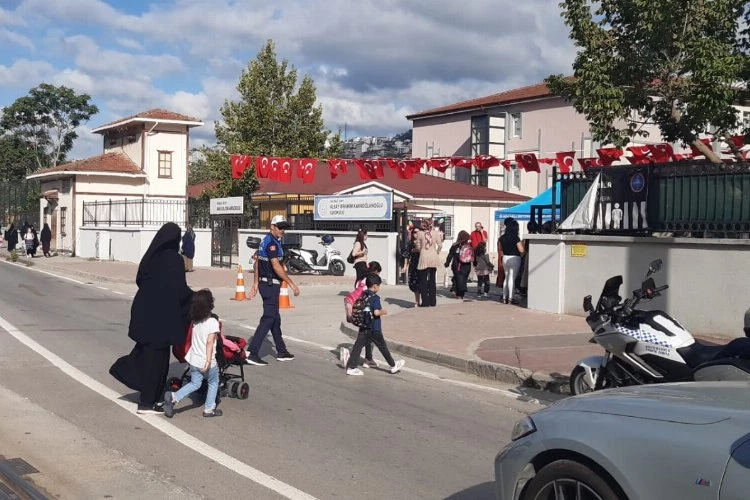 Kocaeli Zabıtası okul önlerinde...