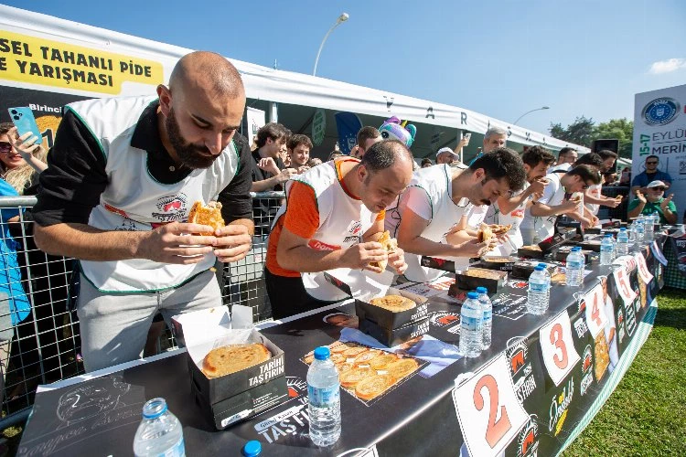 8 tahanlı pide yedi, 10 altın kazandı