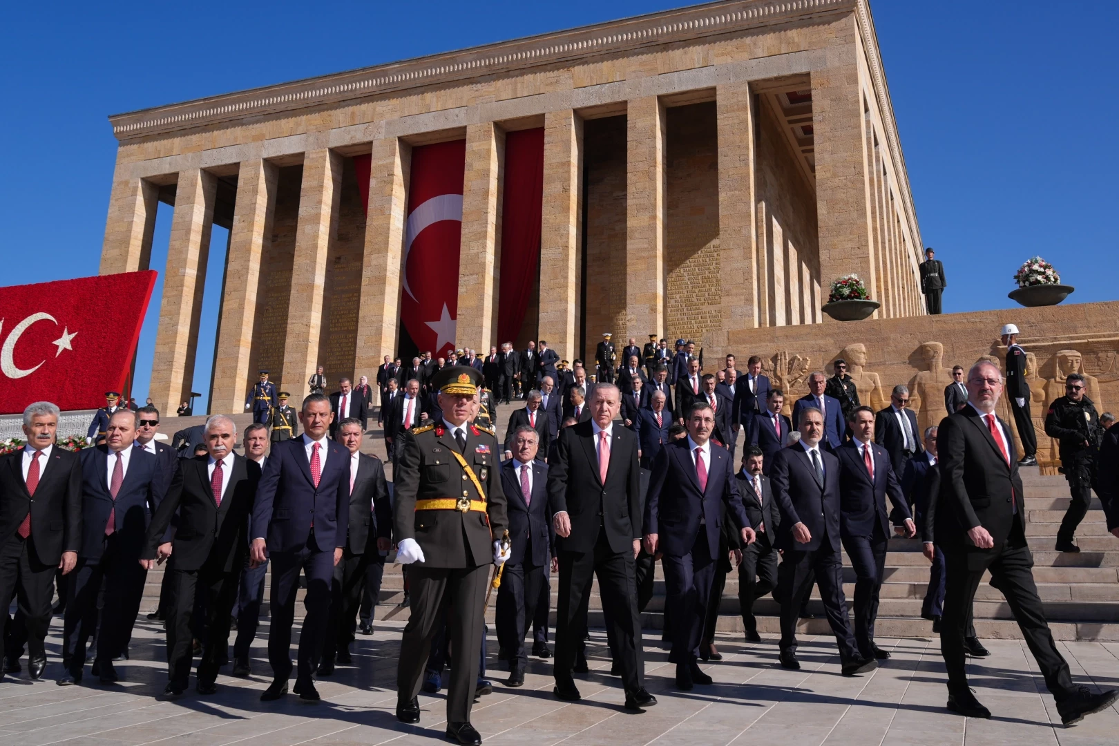 Devlet erkânı Anıtkabir’de