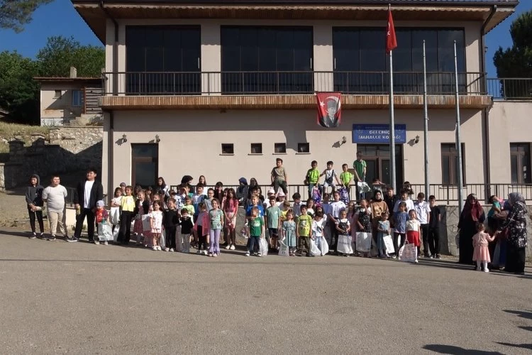 Gelemiç köyünde çocuklar bayramı Adak Geleneği  ile kutladı