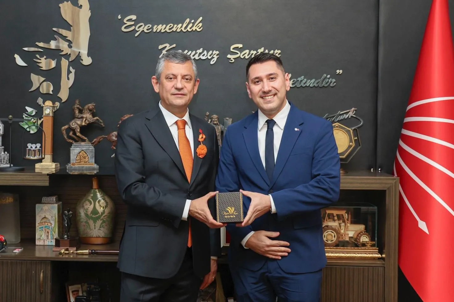 Deniz Karafazlı, CHP Genel Başkanı Özgür Özel’i ziyaret etti